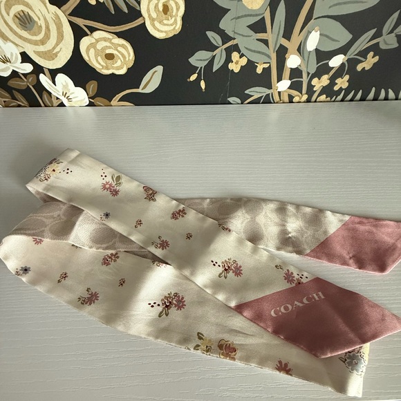 Coach pink and white floral skinny scarf - Picture 2 of 3